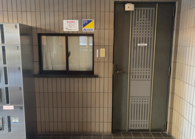 【受付】 | ダイアパレス相模原Ⅲ | 受付はマンションコンシェルジュがいる場合もあれば、管理人が滞在する小部屋を総称して呼ぶことがあります。主にエントランスに設置されていることから、防犯面でも期待ができます。防犯設備がない場合はより安心！