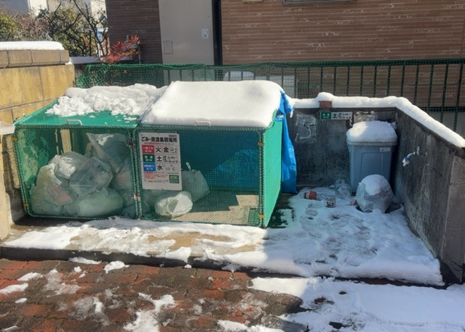 【設備】 | ダイアパレス相模原Ⅲ | 共有部分は、住民なら誰もが使える設備のこと。例えば駐車場やエレベーター、インターネット設備、セキュリティ設備などがあります。他にも、マンションの廊下・外部階段やエントランス・ゴミ置き場などがあります。