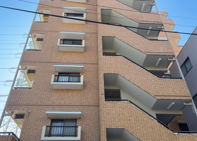 【構造・工法・仕様】 | ダイアパレス相模原Ⅲ | ＲＣ造、Reinforced Concreteは直訳すると補強されたコンクリートです。主に柱や梁・床・壁が鉄筋とコンクリートで構成おり、鉄筋を組んだ型枠にコンクリートを流し込んで固めたものを指します。