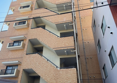 【構造・工法・仕様】 | ダイアパレス相模原Ⅲ | ＳＲＣ造は強度や耐震性の面でもRC造と比べて優れています。そのため、10階建以上の高層または超高層マンションなどの建築にも多く採用されています。柱や梁などのサイズが小さくても高い耐震性を確保できます。