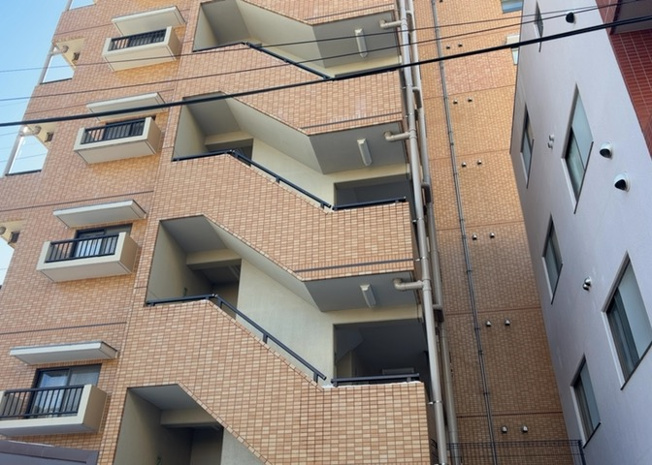 【構造・工法・仕様】 | ダイアパレス相模原Ⅲ | ＳＲＣ造は強度や耐震性の面でもRC造と比べて優れています。そのため、10階建以上の高層または超高層マンションなどの建築にも多く採用されています。柱や梁などのサイズが小さくても高い耐震性を確保できます。