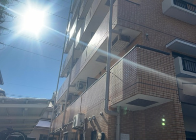 【バルコニー】 | ダイアパレス相模原Ⅲ | 一般的なバルコニーは、奥行1.5ｍ程ですが、ワイルドバルコニーは2ｍまで広がっています。そのため洗濯物の間隔をあけ干すことができ、乾きやすいというメリットや、ガーデニングが楽しめる等の特徴があります。