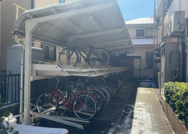 【駐車場】 | ダイアパレス相模原Ⅲ | 車一台あたりに必要なスペースは、標準サイズの普通自動車で横幅2m50cm、長さ5mは必要になります。ただし、乗降のことも考慮して横幅3m30cm、長さ5m50cmほどは確保できるところを選びましょう。
