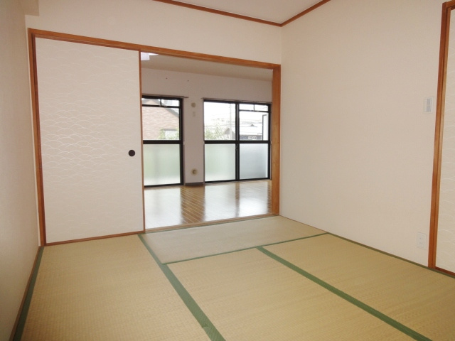 ファミール安倉の和室