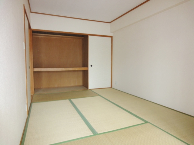 ファミール安倉の和室