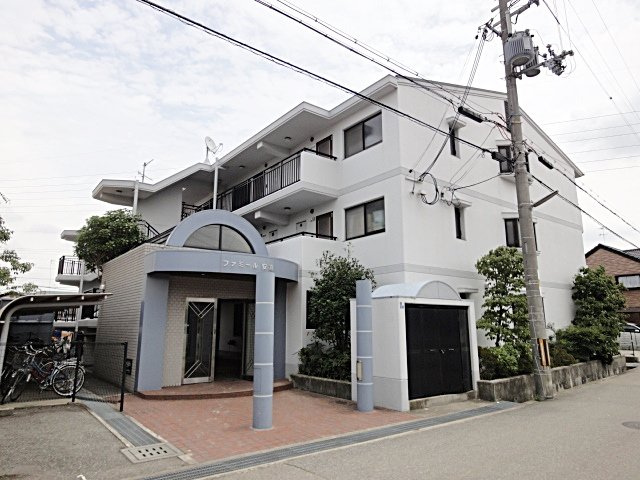ファミール安倉の外観