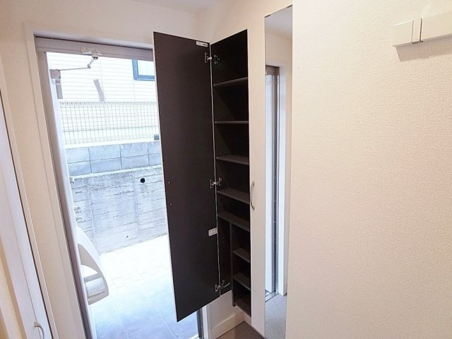 クレールメゾンの玄関|シューズＢＯＸには鏡付きです