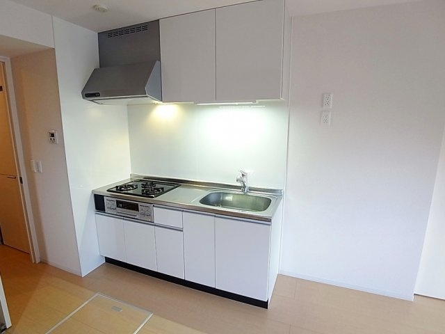 クレールメゾンのキッチン|システムキッチン、3口ガスコンログリル付き