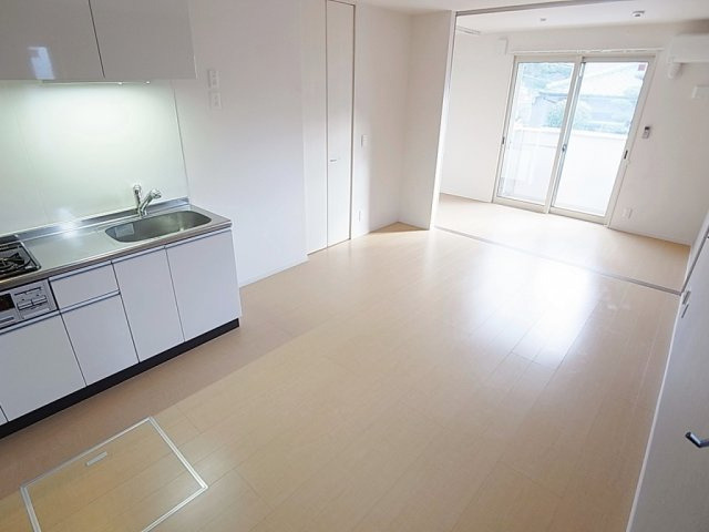 クレールメゾンの居間・リビング|リビングスペース、綺麗なフローリング