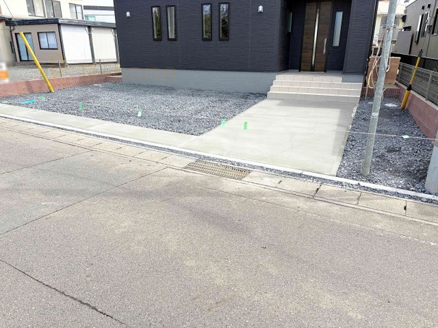 ひたちなか市八幡町2期　新築戸建て　1号棟の駐車場|4台駐車できるカースペース！
