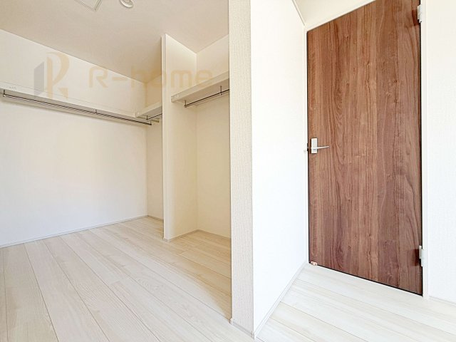 ひたちなか市八幡町2期　新築戸建て　1号棟の収納|人気のウォークインクローゼット！アウター類はもちろん、季節ものや寝具も収納できます！