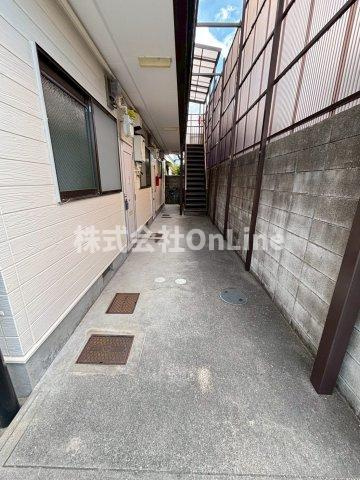 寿コーポのエントランス