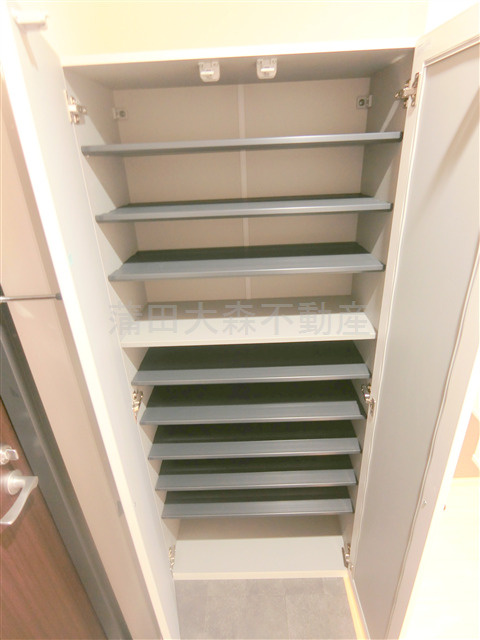 スカイハイム仲六郷の収納|玄関収納