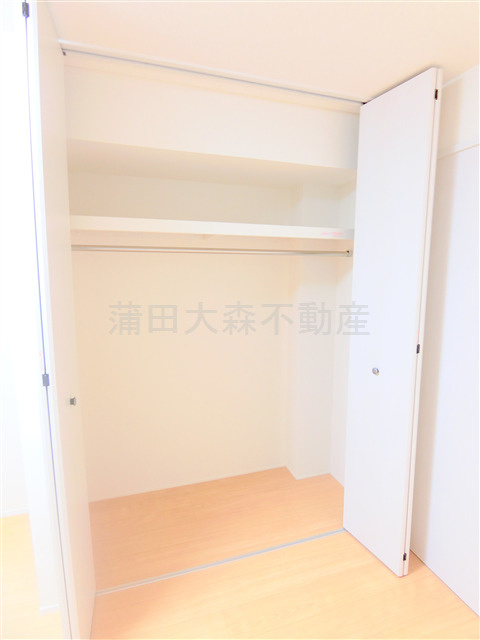 スカイハイム仲六郷の設備|洋室の収納　クローゼット