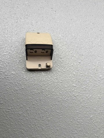 アルファステイツ春日3のバルコニー|バルコニーには屋外電源あり、高圧洗浄機など利用する時に便利です。