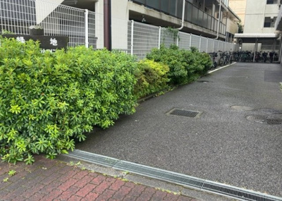 【庭】 | ライオンズマンション相模原第８ | 物件によっては、入居者が個人的に使用できる専用庭がついているものもあります。また、住宅の中にある土間の部分を庭と呼ぶこともあります。庭の用途は住む人によって変わり、それによってデザインもさまざまです。