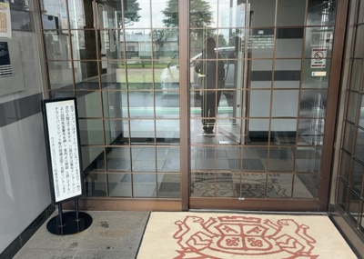 【ロビー】 | ライオンズマンション相模原第８ | ラウンジは、マンションの共用スペースに椅子やテーブルなどを配置した利用者が寛げる空間です。屋内型ラウンジと屋外型ラウンジがあります。共用部分の管理状況と合わせて、詳細については現地でご確認ください。