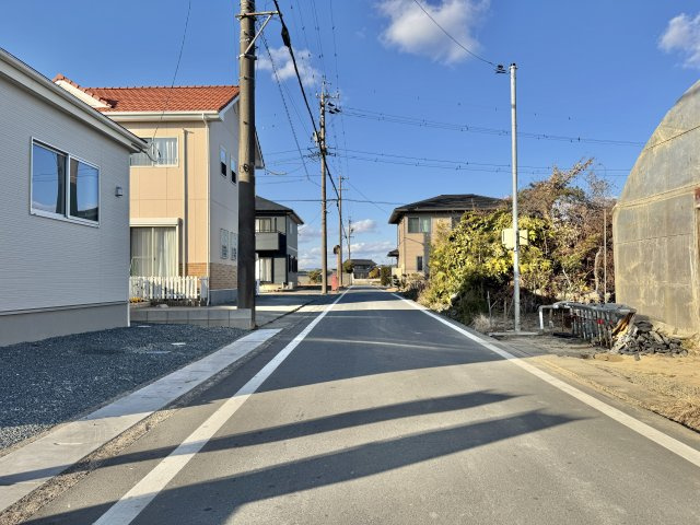 磐田市赤池　4期　1号棟の前面道路含む現地写真|前面道路を北側を向いて撮影しました。