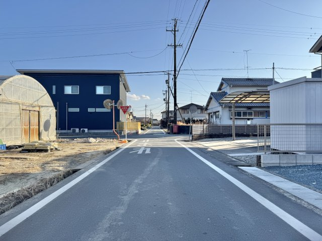 磐田市赤池　4期　1号棟の前面道路含む現地写真|前面道路を南側を向いて撮影しました。