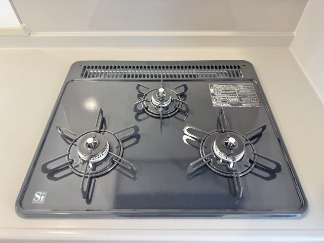 磐田市赤池　4期　1号棟の設備|三口ガスコンロです！