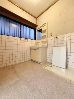 【独立洗面台】 | 沖田町　７DK　中古住宅