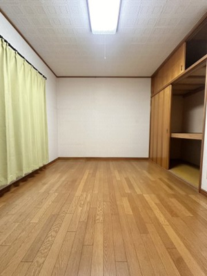 【洋室】 | 沖田町　７DK　中古住宅