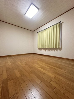 【洋室】 | 沖田町　７DK　中古住宅