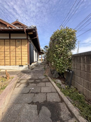 【庭】 | 沖田町　７DK　中古住宅