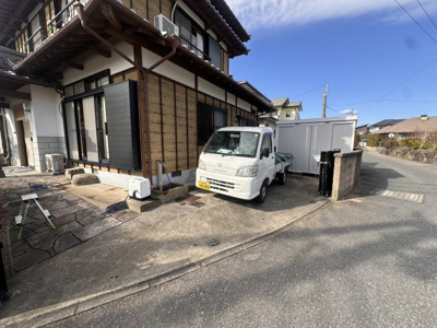 【駐車場】 | 沖田町　７DK　中古住宅