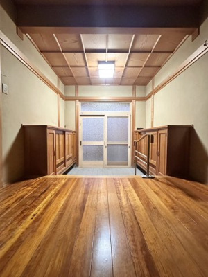 【玄関】 | 沖田町　７DK　中古住宅