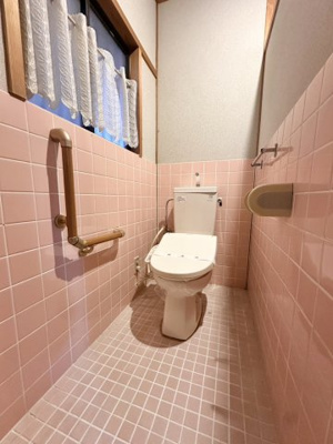 【トイレ】 | 沖田町　７DK　中古住宅