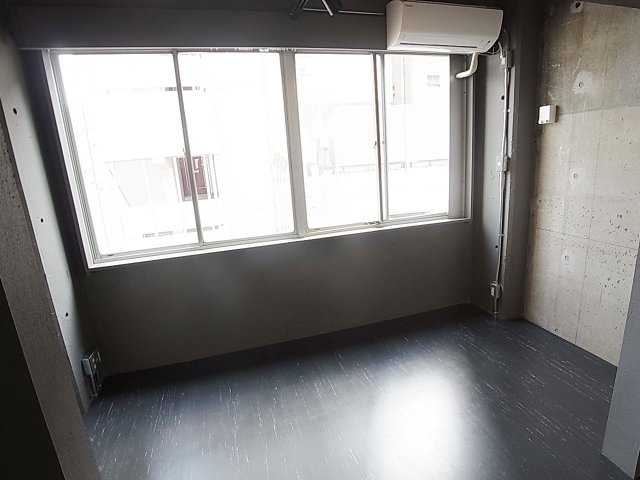 ベルトゥリー水木通のその他|大きくとられた採光窓から日差しが差し込みます（室内干し用のチェーン完備）