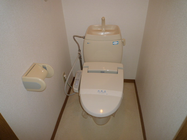 エルディム白楽のトイレ|シャワー付きトイレ