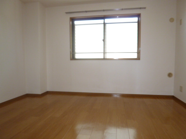 エルディム白楽の洋室