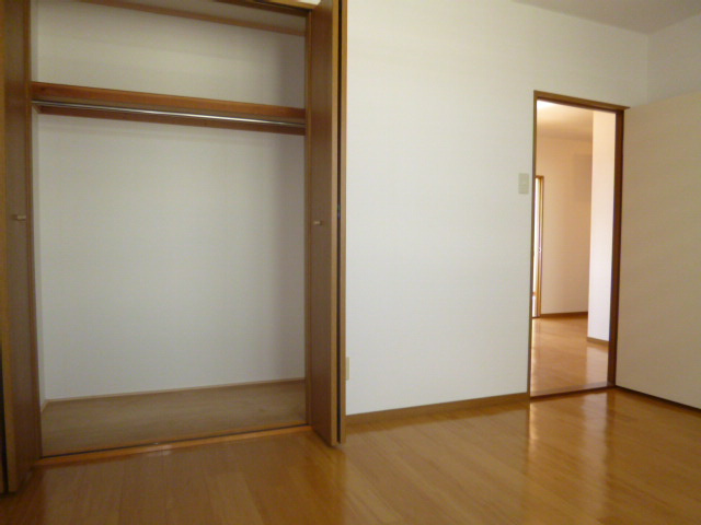 エルディム白楽の洋室