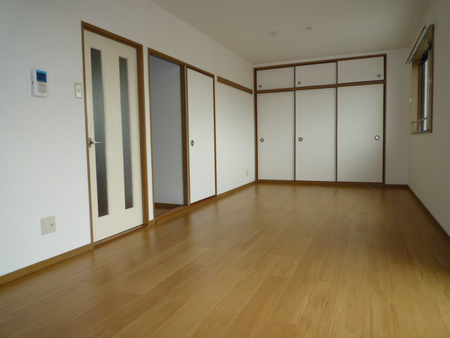 エルディム白楽の居間・リビング|洋室