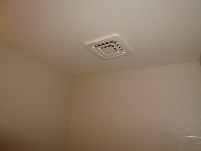 エルディム白楽の浴室|浴室換気扇