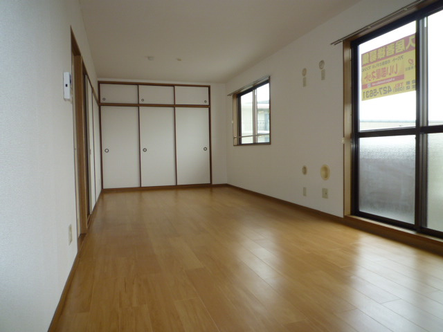 エルディム白楽の居間・リビング