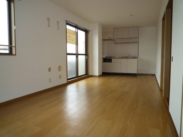 エルディム白楽の居間・リビング