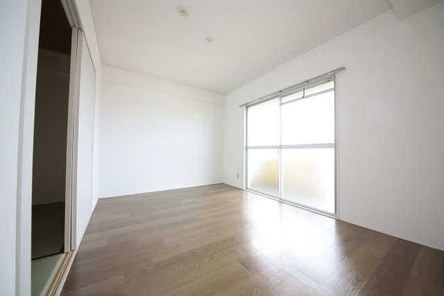 ピボットマンション生路の洋室