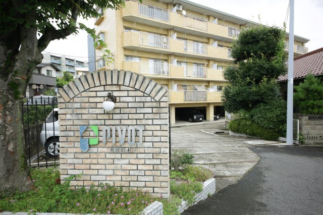 ピボットマンション生路のエントランス