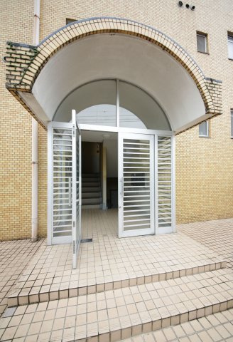 ピボットマンション生路のエントランス