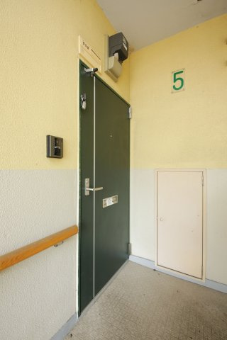 ピボットマンション生路の玄関