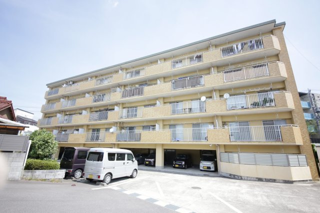 ピボットマンション生路の外観