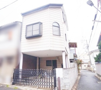 【外観】 | 東大阪市荒川3丁目 | 【※リフォーム前画像：屋根・外壁塗装後のお引渡しです☆】北西角地☆鉄骨造☆ローン返済目安：月々約61253円（頭金0円、変動金利0.875％、返済期間40年、ボーナス払い無しで試算しています）