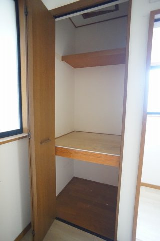 【収納】 | 東大阪市荒川3丁目 | 【リフォーム前画像】２階トイレ前の収納です♪