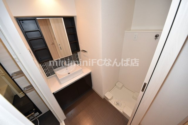 プレサンスNEO心斎橋の洗面所