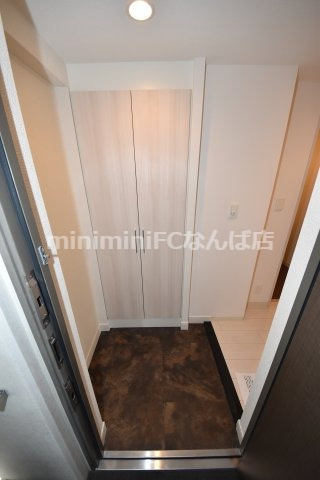 プレサンスNEO心斎橋の玄関