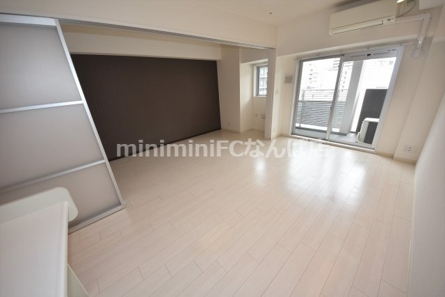 プレサンスNEO心斎橋の居間・リビング