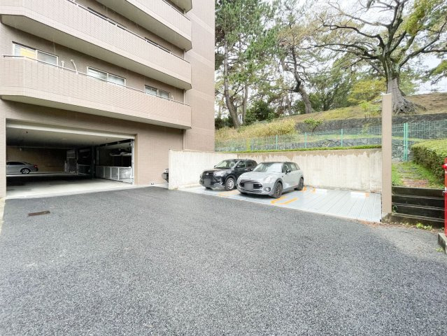 ファミール夙川宮西町の駐車場|敷地内駐車場